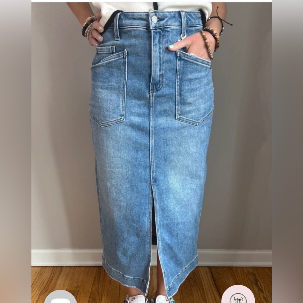 Vervet high rise Denim Midi Skirt with Front Slit, sz large. New with tags